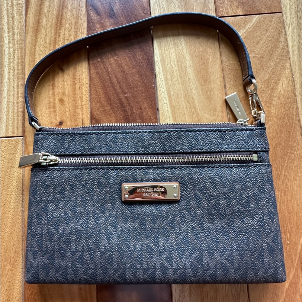 Micheal Kors large wristlet